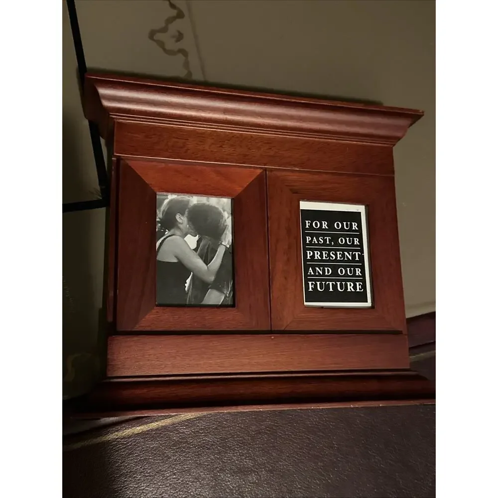 Free-Standing‎ Wood Three-in-One Picture Frame: (1) 4